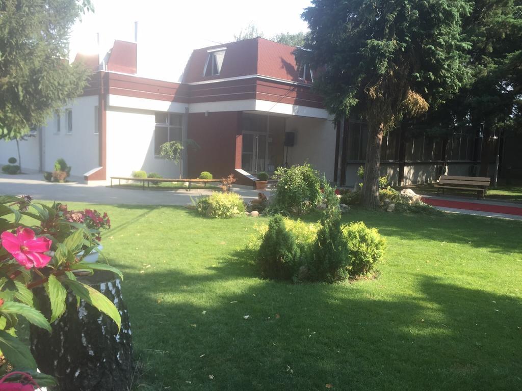 Prenociste Gazela Bed & Breakfast Pirot Exterior foto